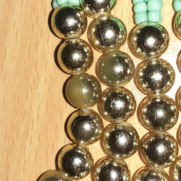 16 in green and gold beaded necklace - Picture 7 of 8